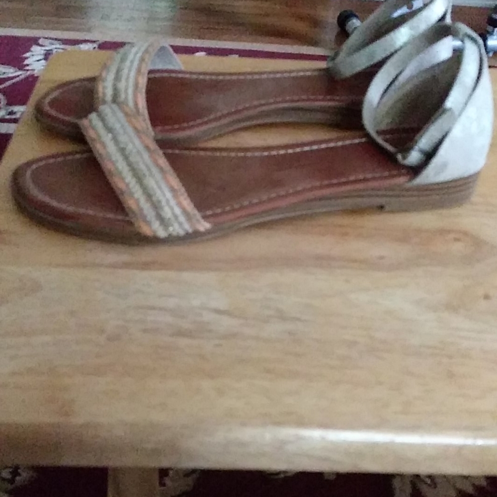 Sandals - Picture 2 of 4